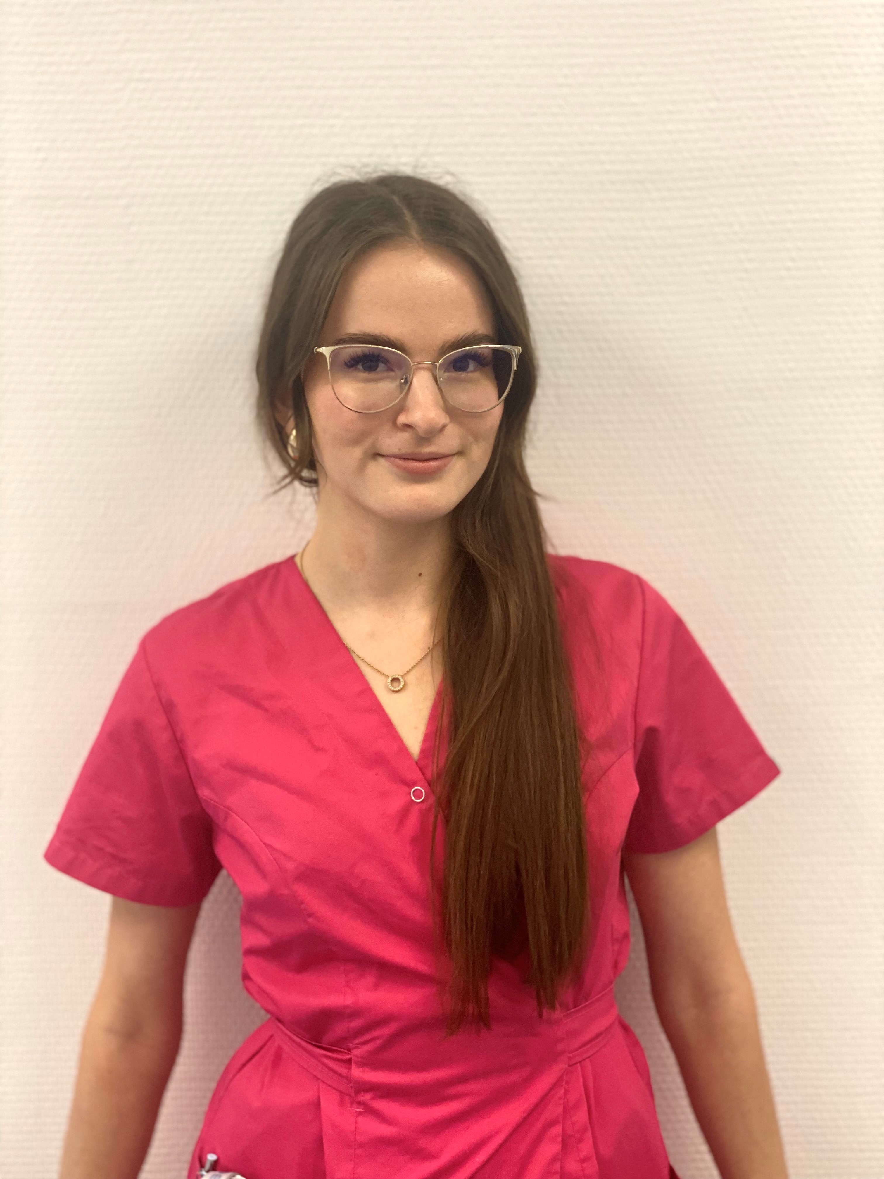 Dr. Scsurenkó Viktória