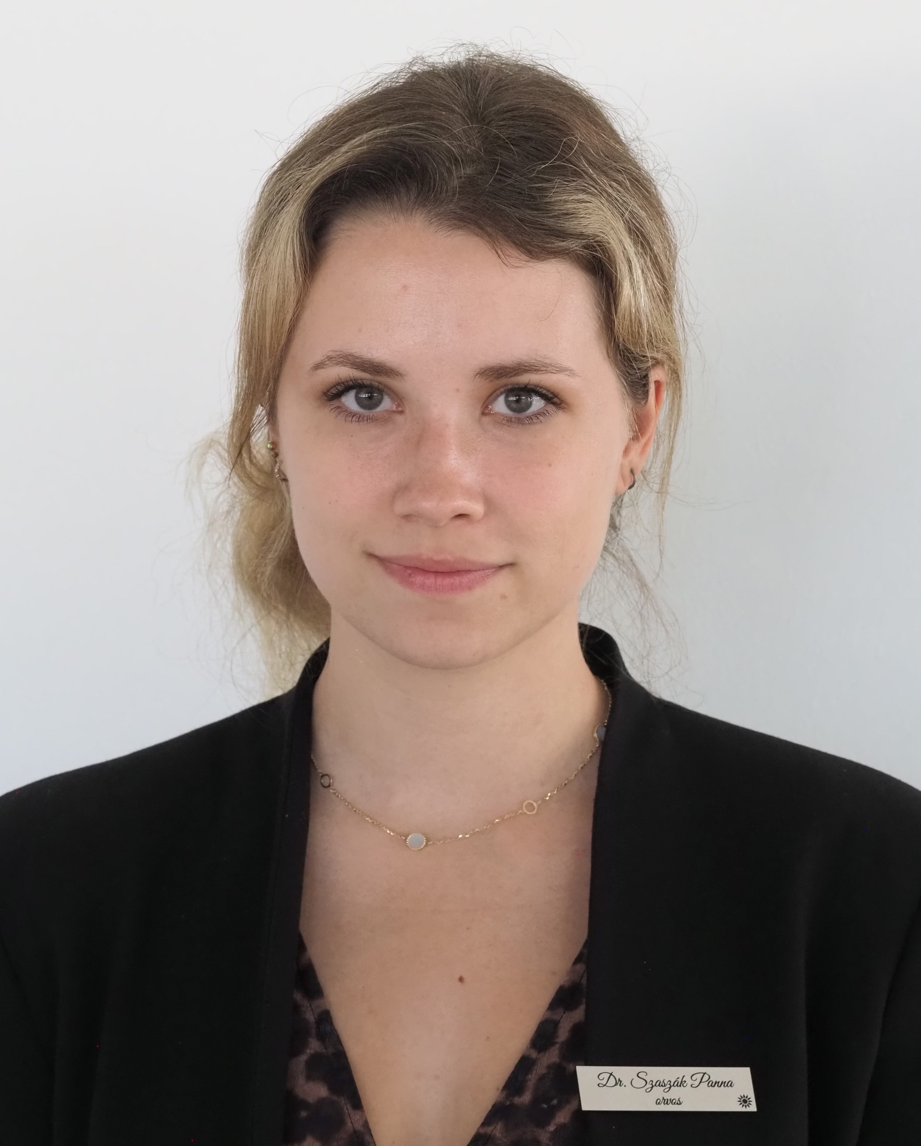 Dr. Szaszák Panna