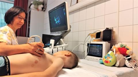 MACIKÓRHÁZNÁL A CICÁS AJTÓ