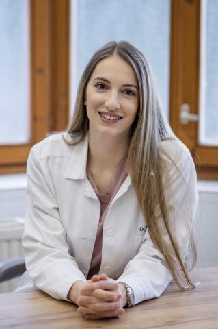 Dr. Burián Hanna