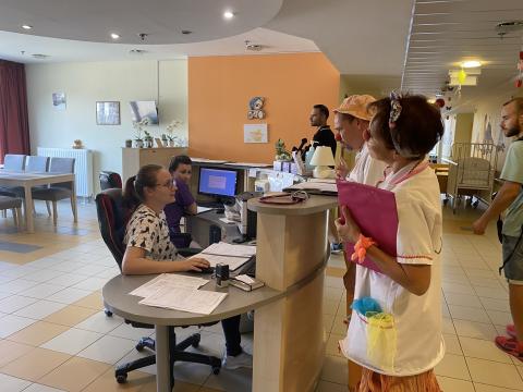 A nővérpultnál kezdik a vizitet. Fotó: PK