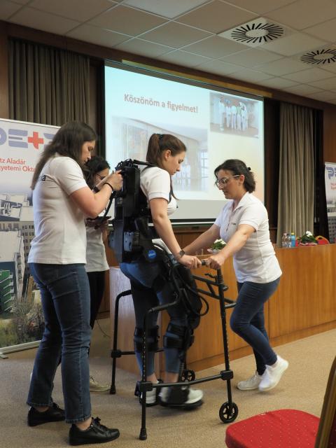 Az exoskeleton bemutatásra került.