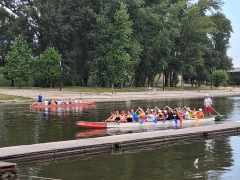 Vízre szállás a sárkányhajóval